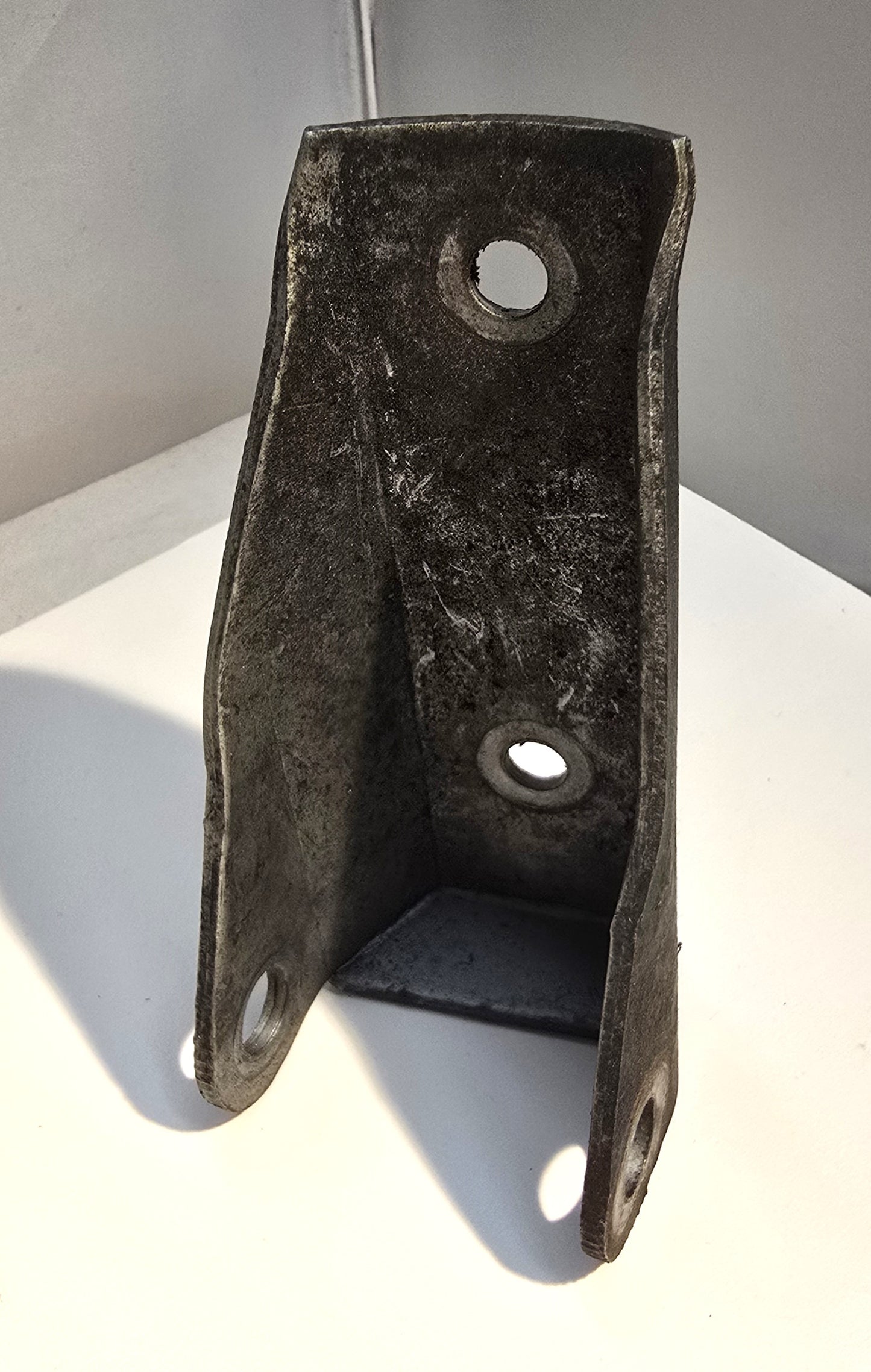B111C0033F - Bracket-Damper Top LH