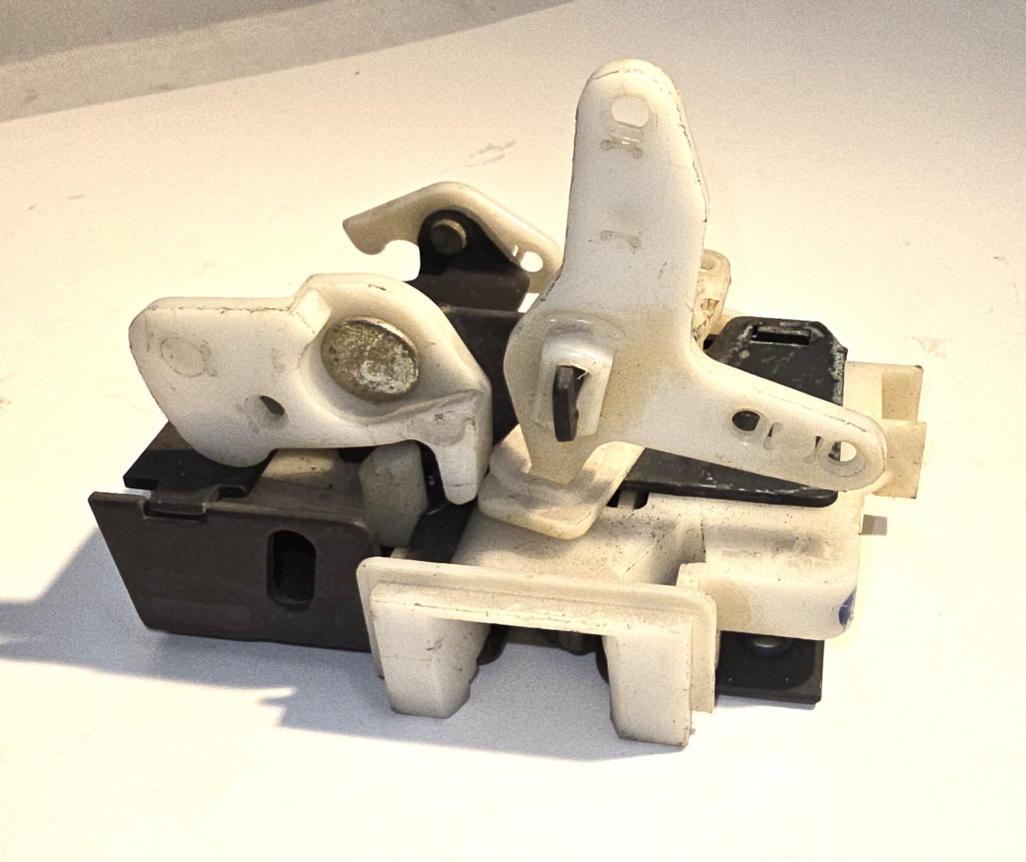 A111U6005F - Door Latch LH