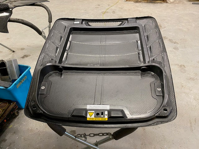 B138B0670F - Carbon Tailgate