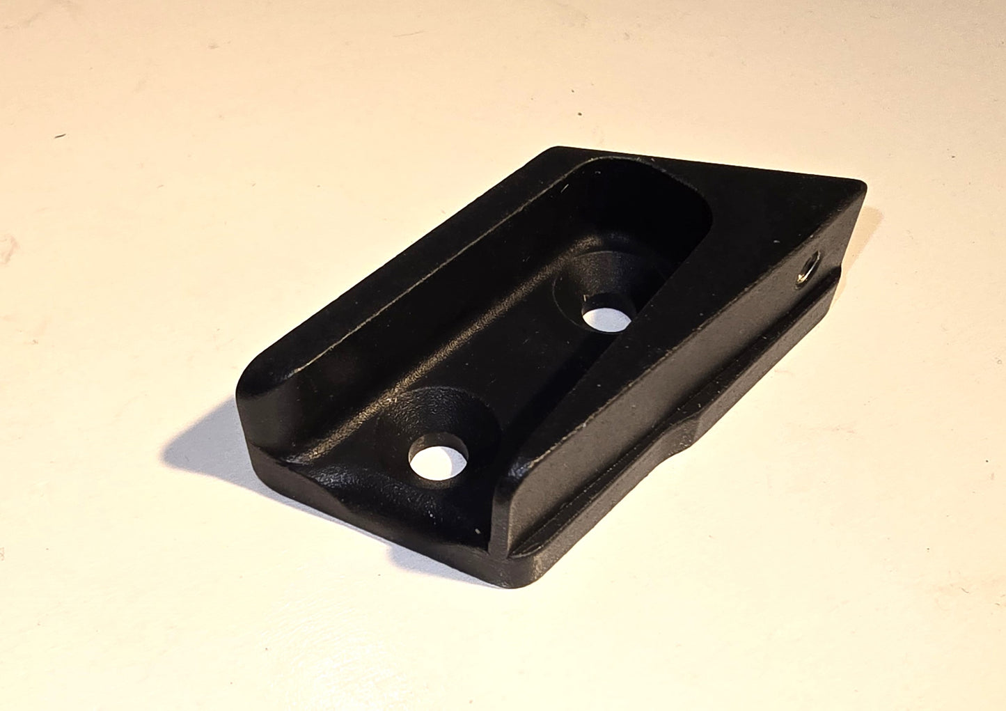 C111U0386F - Bracket Cantril Catch RH