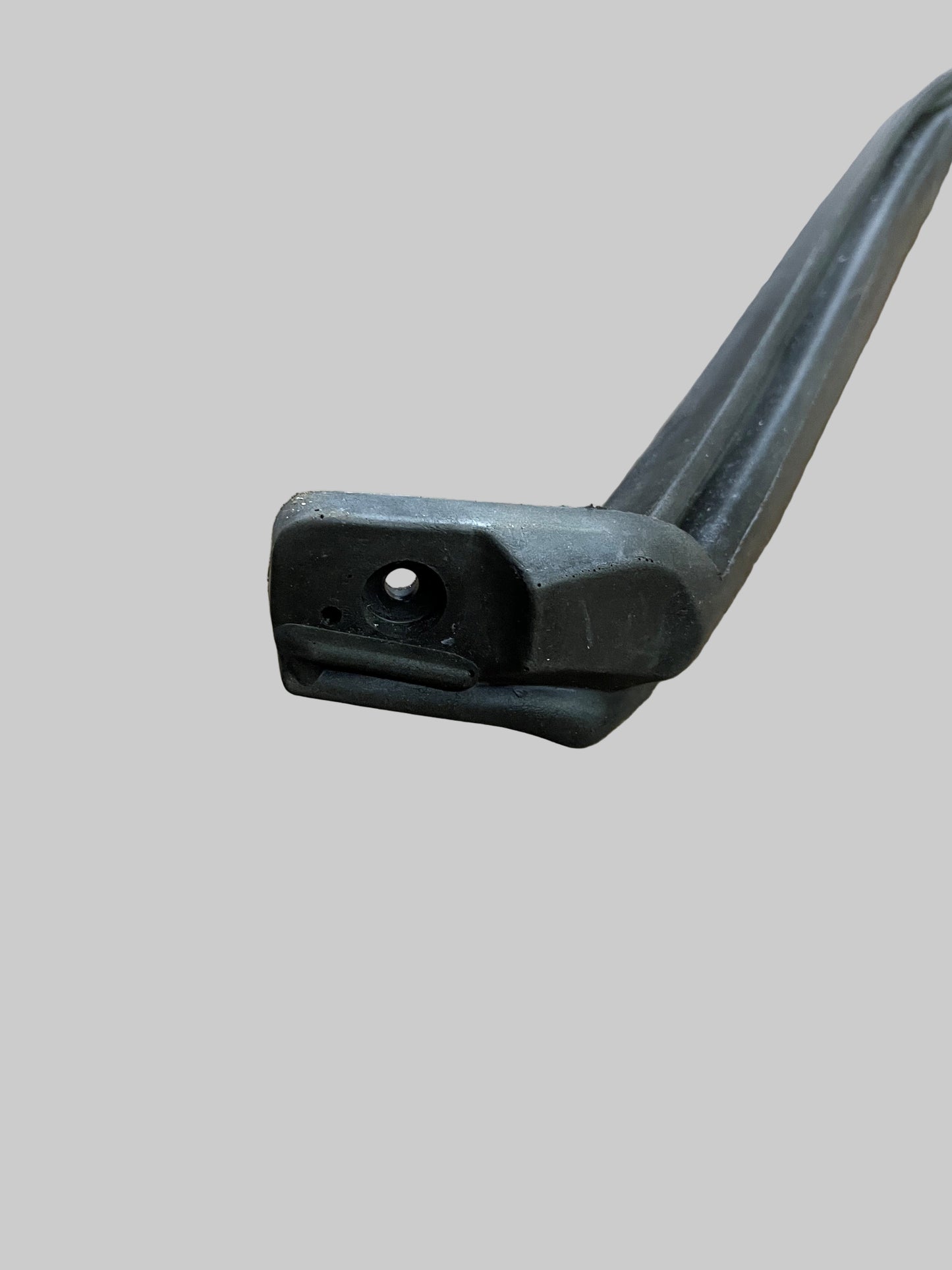 A100V0121H - Seal-Falling Pillar LH [Prior M8161 Vin]