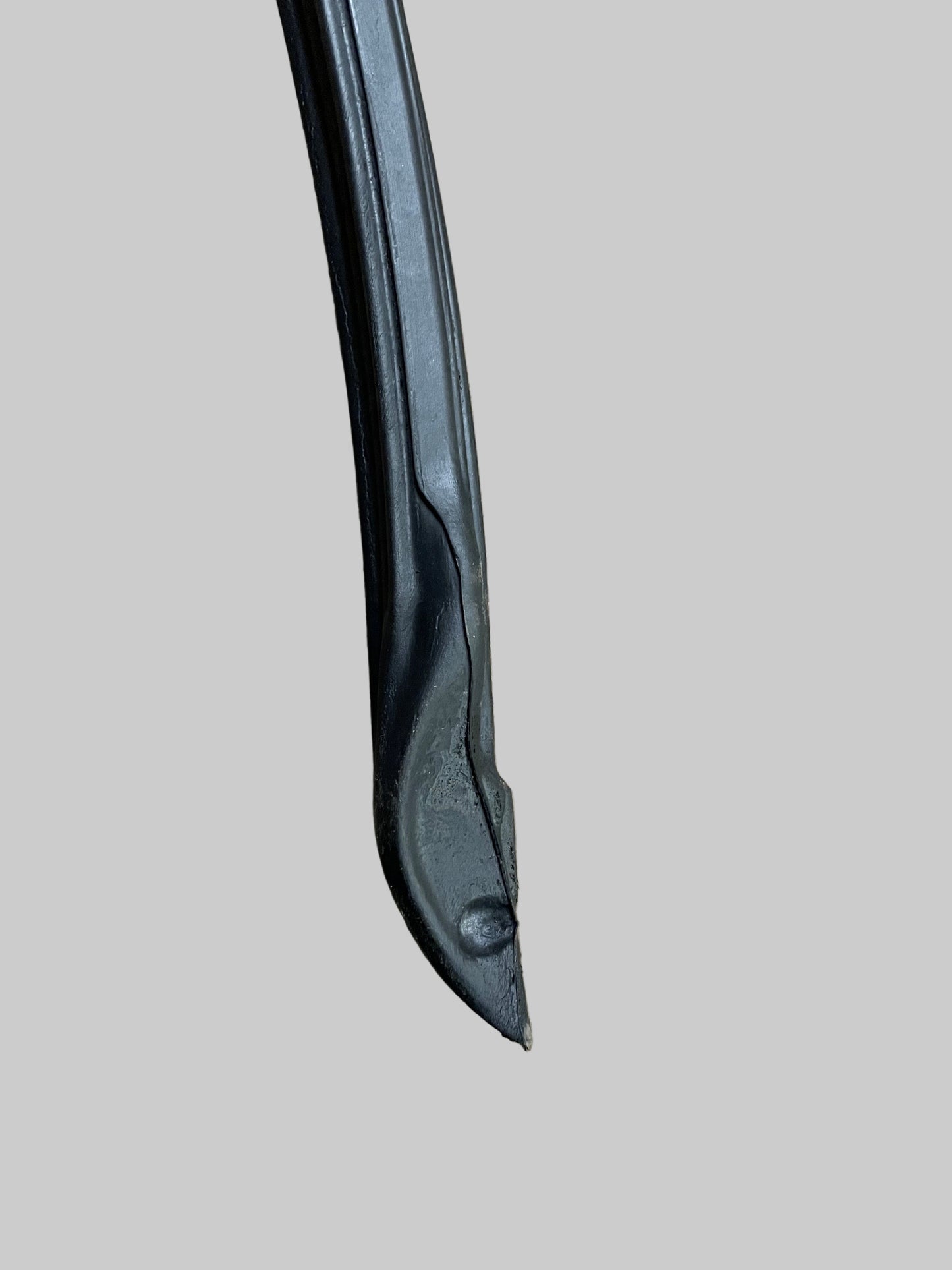 B100V0117F - Seal-'A' Pillar LH