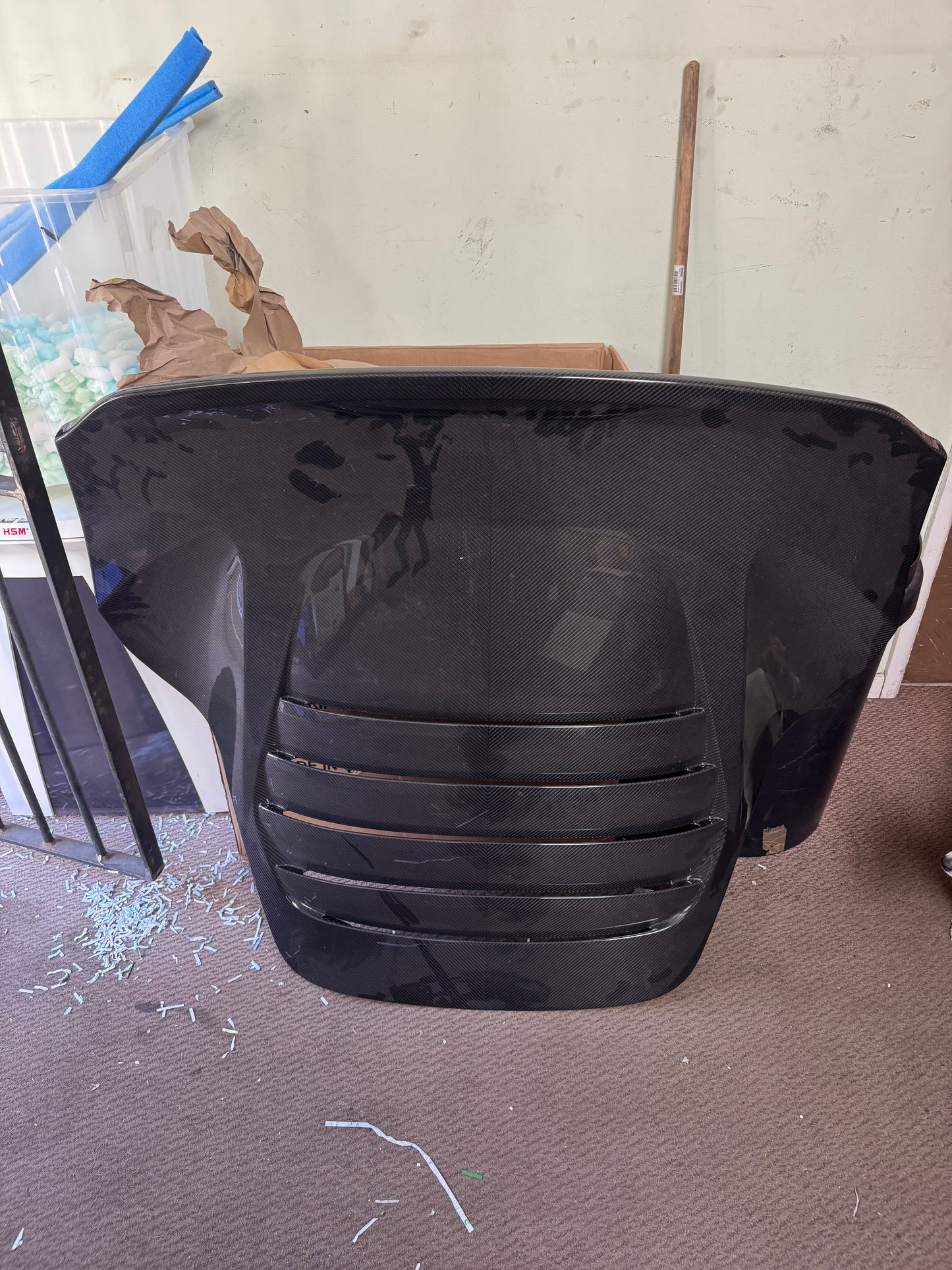 B132B0573F - Carbon Tailgate